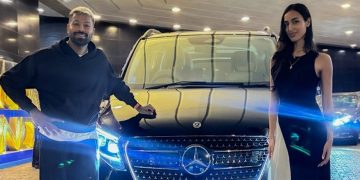 হার্দিক আকাশছোঁয়া মূল্যের গাড়ি উপহার দিলেন প্রেমিকাকে