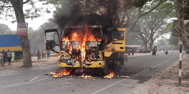 সড়ক দুর্ঘটনায় রাজশাহীতে বাবা-ছেলে নিহত