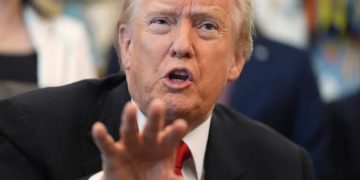 যখন এক পক্ষ অন্য পক্ষকে কার্যত ধ্বংস করে দিচ্ছে, তখন যুদ্ধবিরতির প্রশ্নই ওঠে না: ট্রাম্প