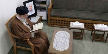 খামেনির মৃত্যুর ২০ মিনিট আগেও হাতে ছিলো পবিত্র কোরআন