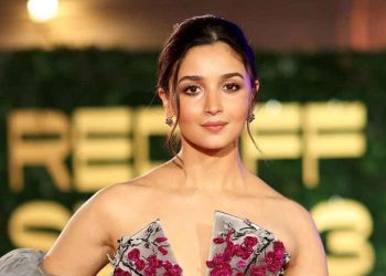 ভালো মা হতে আধ্যাত্মিক গুরুর শরণাপন্ন আলিয়া ভাট!