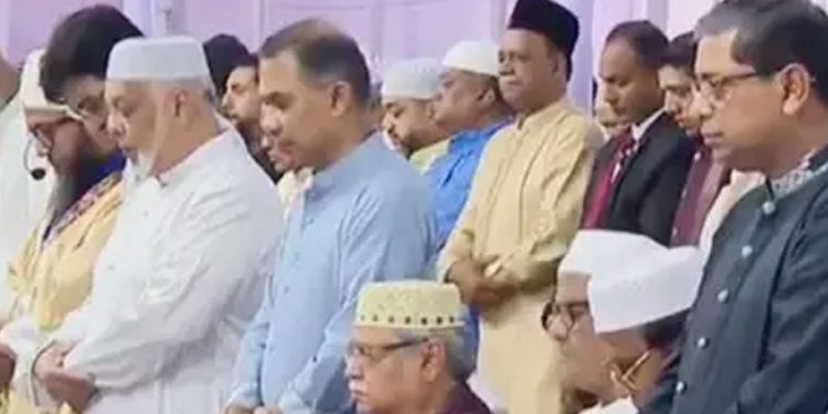 জাতীয় ঈদগাহে দীর্ঘ তিন দশকেরও বেশি সময় পর কোনো প্রধানমন্ত্রীর নামাজ আদায়