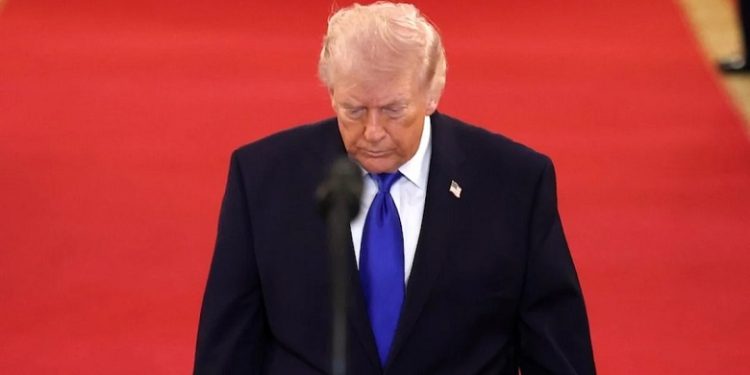 ইরান আত্মসমর্পণ করলে ইরানের অর্থনীতি গড়ে দেবে যুক্তরাষ্ট্র: ট্রাম্প