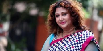 ক্ষোভ ঝাড়লেন রিনা খান