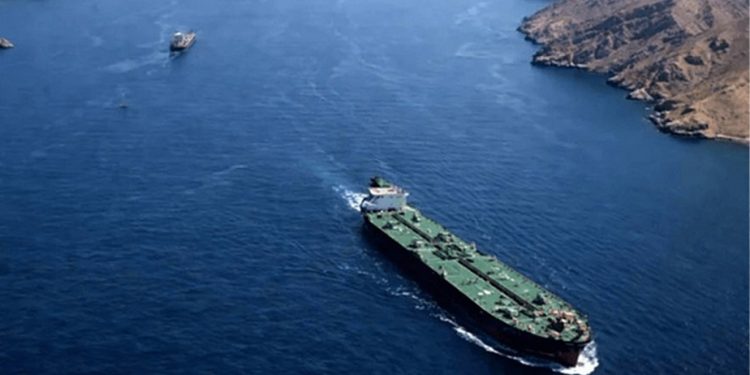 হরমুজ প্রণালীর ওপর নিয়ন্ত্রণ আরও জোরদার করেছে ইরান