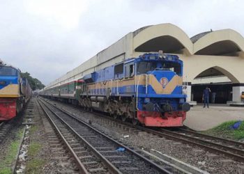 রাজধানীতে চলন্ত ট্রেনে উঠতে গিয়ে নারীর মৃত্যু