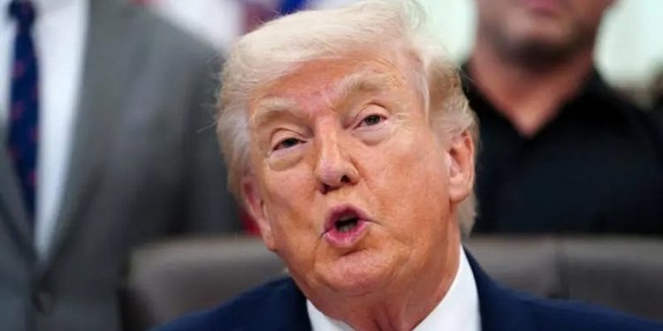 হরমুজে গুলি চালানোর নির্দেশ ট্রাম্পের