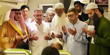 হজ ফ্লাইটের উদ্বোধন করলেন প্রধানমন্ত্রী তারেক রহমান, প্রতিশ্রুতি দিলেন খরচ কমানোর