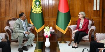 স্পিকারের সঙ্গে ঢাকায় নিযুক্ত যুক্তরাজ্যের হাইকমিশনারের সৌজন্য সাক্ষাৎ