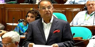 ‘যে তেল আগে দেড়দিনে বিক্রি হতো এখন হয় ২ ঘণ্টায়’