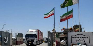 মার্কিন অবরোধ উপেক্ষা করে ইরানের পাশে পাকিস্তান