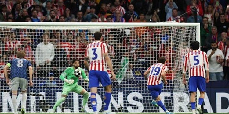 দুই পেনাল্টির ম্যাচে আর্সেনাল-আতলেতিকোর ড্র