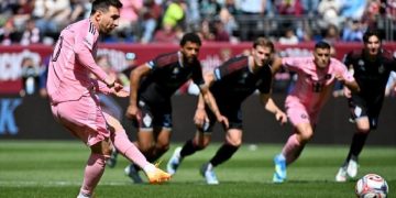 মেসির জাদুতে মায়ামির রোমাঞ্চকর জয়