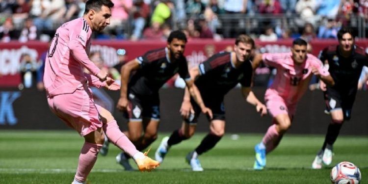 মেসির জাদুতে মায়ামির রোমাঞ্চকর জয়