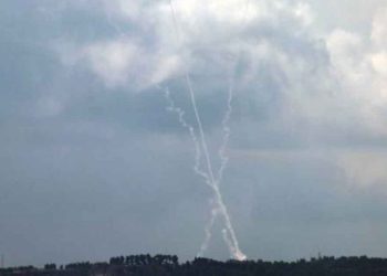 ইসরায়েলে হিজবুল্লাহর ২০ রকেট হামলা