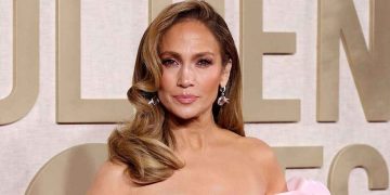 ৪ বিয়ে ৭ প্রেম, তবুও ভালোবাসা খুঁজছেন অভিনেত্রী