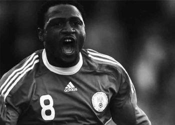 মাঠে লুটিয়ে পড়ে নাইজেরিয়ার সাবেক স্ট্রাইকারের মৃত্যু