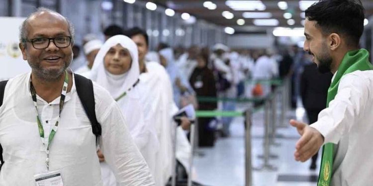 সৌদি পৌঁছেছেন ৩৯৩৯৪ বাংলাদেশি হজযাত্রী