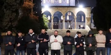 যুদ্ধবিরতি: ৪০ দিন পর আল-আকসা মসজিদে মুসল্লিদের নামাজ আদায়