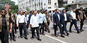 সচিবালয় থেকে হেঁটে গিয়ে ডিসি সম্মেলন উদ্বোধন করলেন প্রধানমন্ত্রী