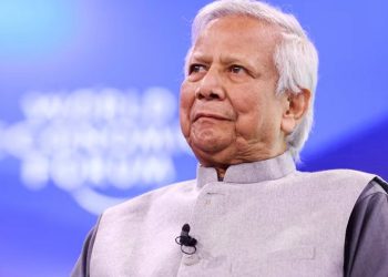 ড. ইউনূসের বিচার দাবিতে আদালত চত্বরে বিক্ষোভ