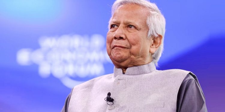 ড. ইউনূসের বিচার দাবিতে আদালত চত্বরে বিক্ষোভ