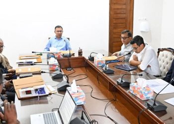 বস্ত্র ও পাট মন্ত্রণালয় সংশ্লিষ্টদের সঙ্গে প্রধানমন্ত্রী তারেক রহমানের বৈঠক