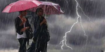 রাতে ঢাকায় বজ্রসহ বৃষ্টির বার্তা