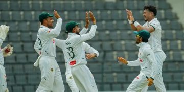 চার ইউকেট নিয়ে স্বস্তিতে মধ্যাহ্নভোজে বাংলাদেশ