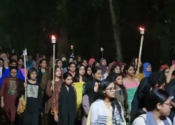 জাবি শিক্ষার্থীকে ধর্ষণ চেষ্টার অভিযোগ, মধ্যরাতে বিক্ষোভে উত্তাল ক্যাম্পাস