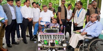 প্রতিবন্ধকতা কাটিয়ে উদ্ভাবন, ওয়াকিমুলের স্মার্ট কারে চড়ে মুগ্ধ প্রধানমন্ত্রী