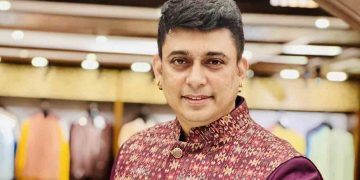 আগুন ধরে গিয়েছিল, অল্পের জন্য প্রাণে বাঁচলেন জায়েদ খান