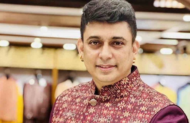 আগুন ধরে গিয়েছিল, অল্পের জন্য প্রাণে বাঁচলেন জায়েদ খান