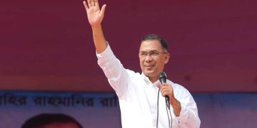 দয়া করে প্রধানমন্ত্রীকে বিব্রত করবেন না