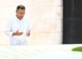 দেশে ফিরে বাবা-মায়ের কবর জিয়ারত করলেন প্রধানমন্ত্রী