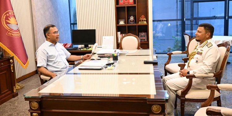 প্রধানমন্ত্রী তারেক রহমানের সঙ্গে সাক্ষাৎ করেছেন বিদায়ী নৌবাহিনী প্রধান অ্যাডমিরাল এম নাজমুল হাসান
