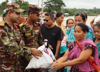 পার্বত্য চট্টগ্রামে দুর্যোগ মোকাবিলায় সেনাবাহিনীর উদ্ধার ও ত্রাণ সহায়তা অব্যাহত