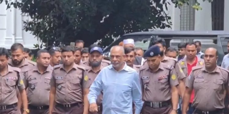 মানবতাবিরোধী অপরাধের মামলায় ট্রাইব্যুনালে হাজির করা হলো লতিফ সিদ্দিকীকে