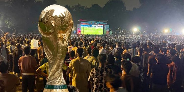 বিশ্বকাপ ফাইনাল ঘিরে রাজধানীতে উৎসবের আমেজ, থাকছে কনসার্ট