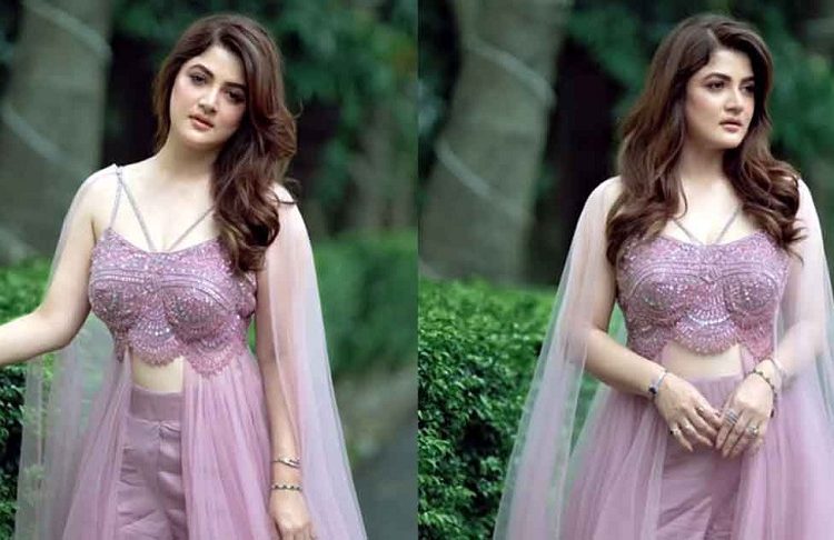 ধর্ষণের অভিযোগে গ্রেপ্তার সহকারী, মুখ খুললেন নায়িকা শ্রাবন্তী
