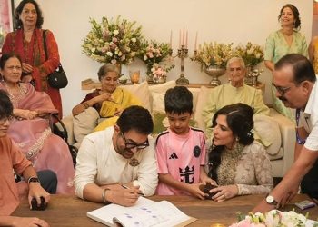সন্তানদের উপস্থিতিতে ৬১ বছর বয়সে তৃতীয় বিয়ে সারলেন আমির খান