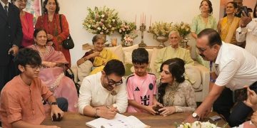 সন্তানদের উপস্থিতিতে ৬১ বছর বয়সে তৃতীয় বিয়ে সারলেন আমির খান
