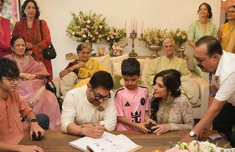 সন্তানদের উপস্থিতিতে ৬১ বছর বয়সে তৃতীয় বিয়ে সারলেন আমির খান