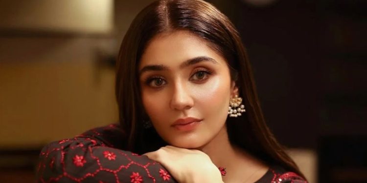 কনটেন্ট ক্রিয়েটরের সঙ্গে জনপ্রিয় অভিনেত্রীর প্রেম, ভিডিও ফাঁস!