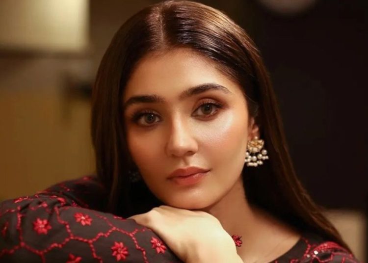 কনটেন্ট ক্রিয়েটরের সঙ্গে জনপ্রিয় অভিনেত্রীর প্রেম, ভিডিও ফাঁস!
