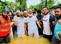 চট্টগ্রামে বন্যাদুর্গত মানুষের পাশে দাঁড়ালেন জামায়াত আমির