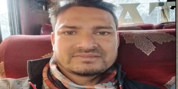 যুবদল নেতার বাম হাতের কবজি কাটল আ. লীগ নেতা