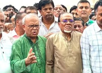 শহীদ রাষ্ট্রপতি জিয়াউর রহমান ও বেগম খালেদা জিয়ার সমাধিতে বিএনপির স্থায়ী কমিটির নতুন চার সদস্যের শ্রদ্ধা