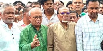 শহীদ রাষ্ট্রপতি জিয়াউর রহমান ও বেগম খালেদা জিয়ার সমাধিতে বিএনপির স্থায়ী কমিটির নতুন চার সদস্যের শ্রদ্ধা