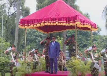 বঙ্গভবন ছাড়লেন ভারপ্রাপ্ত রাষ্ট্রপতি হাফিজ উদ্দিন আহমদ